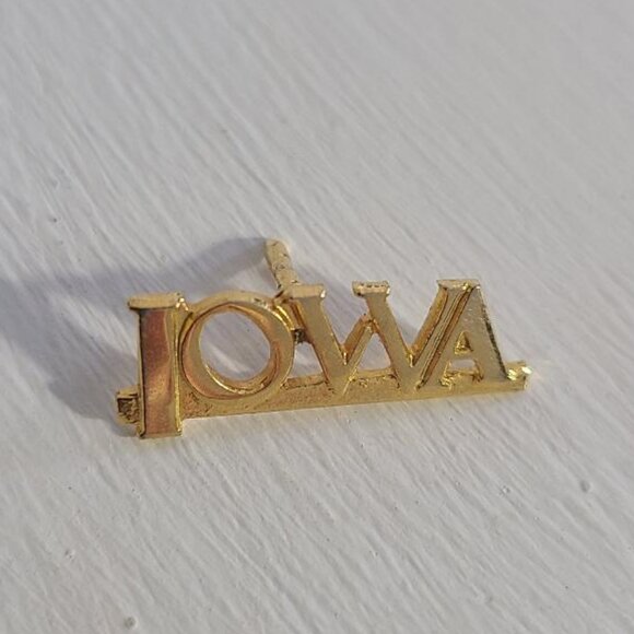 Iowa USA Gold State Lapel Pin Tie Tack Brooch - Picture 2 of 5